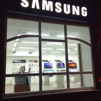 Photo taken at Samsung Brand Store by Лисицын А. on 9/17/2013