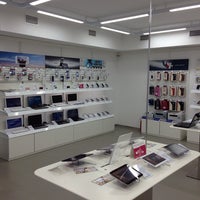 Photo taken at Samsung Brand Store by Лисицын А. on 9/21/2013