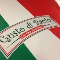 Foto scattata a Gusto Di Bacio Cucina Italiana da Cristiano Z. il 12/22/2012