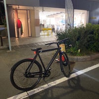 Photo taken at Vanmoof by 流氷 on 10/29/2020