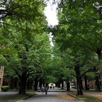 Photo taken at University of Tokyo Main Gate by Markey 0. on 10/8/2022