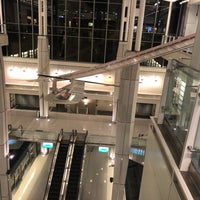 รูปภาพถ่ายที่ Food and Shops at IAD Airport โดย Baron X เมื่อ 10/14/2018