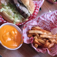 Снимок сделан в Carytown Burgers &amp;amp; Fries пользователем Malik T. 1/29/2018