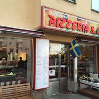 Foto diambil di Östermalms Pizzeria &amp;amp; Café oleh Göran H. pada 8/13/2016