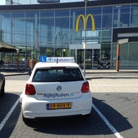 6/7/2013 tarihinde Rijschool R.ziyaretçi tarafından McDonald&amp;#39;s'de çekilen fotoğraf