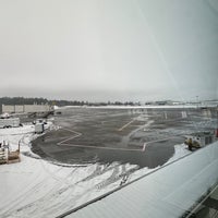 Снимок сделан в Victoria International Airport (YYJ) пользователем Joel W. 1/20/2024