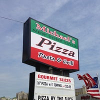 4/3/2013 tarihinde Jerry P.ziyaretçi tarafından Michael&amp;#39;s Pizza, Pasta &amp;amp; Grill'de çekilen fotoğraf