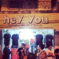Foto tirada no(a) Loja Hey You - Camisetas, música &amp;amp; diversão por Billy D. em 3/23/2013