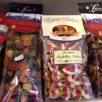 Foto scattata a Dal Moro‘s Fresh Pasta To Go da Jeane D. il 7/10/2013