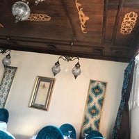 Das Foto wurde bei Bursa Evi İskender Restaurant von Damla Ç. am 12/26/2017 aufgenommen