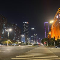 Foto diambil di Renaissance Nanjing Olympic Centre Hotel oleh Andrew S. pada 12/18/2022