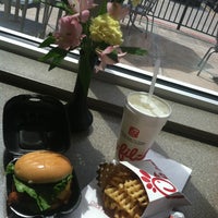 Photo taken at Chick-fil-A by Juan T. on 3/28/2013