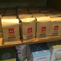รูปภาพถ่ายที่ Augie&amp;#39;s Coffee House โดย TSFTPC เมื่อ 7/1/2016