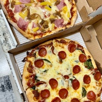 8/26/2023 tarihinde Kyle P.ziyaretçi tarafından Miami’s Best Pizza'de çekilen fotoğraf