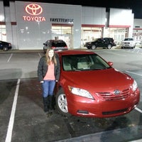 Das Foto wurde bei Toyota of Fayetteville von Toyota of Fayetteville am 8/5/2015 aufgenommen