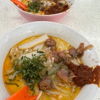 Photo taken at Sungei Road Laksa by Chew Geok C. on 10/17/2022