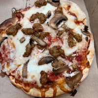 11/1/2022 tarihinde Mary T.ziyaretçi tarafından MOD Pizza'de çekilen fotoğraf