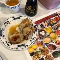 Foto diambil di The Empress Seafood Restaurant oleh Joyce Y. pada 9/22/2018