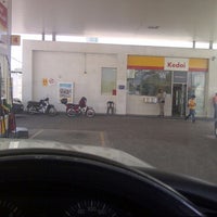 Photo taken at Shell by Pahlawan Autobot Second Hand on 8/19/2013