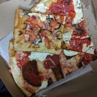 Снимок сделан в Saba&amp;#39;s Pizza пользователем Shayna A. 5/29/2017