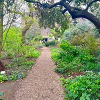 Photo taken at Chelsea Physic Garden by じゅんす on 3/26/2024