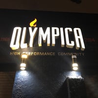 7/18/2017 tarihinde Elizabeth P.ziyaretçi tarafından Olympica Crossfit - High Performance Community'de çekilen fotoğraf