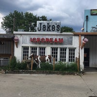 Photo taken at Jake&amp;#39;s Ice Cream by Sarah W. on 7/6/2018