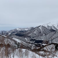 Photo taken at 苗場スキー場第二ゴンドラ山頂 by 三 on 2/6/2019