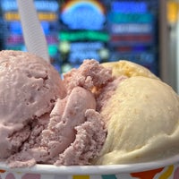 Photo taken at Amy&amp;#39;s Ice Creams by Pedro R. on 5/18/2023