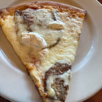 Снимок сделан в Mangiamo Pizza - Restaurant - Catering пользователем Michael L. 10/11/2023