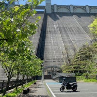 Photo taken at 浦山ダム下流広場 by オルタ ペ. on 4/23/2022
