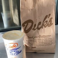 Photo taken at Dick&amp;#39;s Drive-In by てっど K. on 10/11/2022