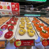 Photo taken at Krispy Kreme by Panida T. on 1/19/2022