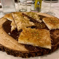 Das Foto wurde bei Maroosh Mediterranean Restaurant von CT S. am 10/18/2020 aufgenommen