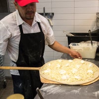 1/19/2018 tarihinde Famous Famiglia Pizza - Maiden Laneziyaretçi tarafından Famous Famiglia Pizza - Maiden Lane'de çekilen fotoğraf