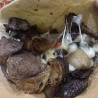 Foto diambil di OV Vaquero Restaurante y Taquería oleh Abel V. pada 10/14/2019