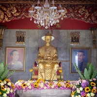 Photo taken at Somdet Phra Bawornrajchao Maha Sura Singhanat Monument by Kwanrudee M. on 3/11/2018