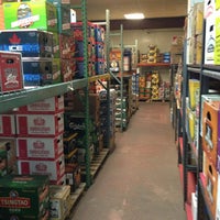 รูปภาพถ่ายที่ Girard Beer Distributor โดย greg p. เมื่อ 9/7/2013