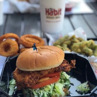 Photo taken at The Habit Burger Grill by Arturo P. on 9/28/2018