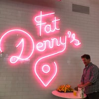 Foto diambil di Fat Denny’s Cafeteria oleh Steve P. pada 5/1/2018