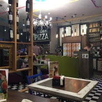 Foto tirada no(a) Pizza Celentano Ristorante por Elena V. em 12/3/2016