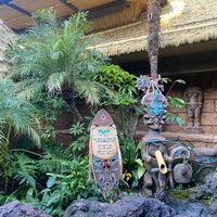 Photo taken at The Enchanted Tiki Room: Stitch Presents &amp;quot;Aloha E Komo Mai!&amp;quot; by maru on 12/12/2021