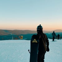 Foto diambil di Whitetail Ski Resort oleh Unrealrayan 🐺 pada 1/3/2023