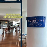 Foto tirada no(a) The Waterfront Kitchen por Alhassan em 8/25/2023