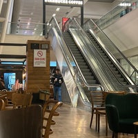 Photo taken at Starbucks by Yalçın B. on 11/17/2022