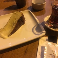 Das Foto wurde bei Chikolli Çikolata Ve Kahve von Cansu A. am 10/22/2019 aufgenommen