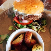 Снимок сделан в Napa Prime Burgers + Seafood пользователем Shepherd A. 5/19/2014