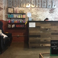 Foto diambil di Bombshell Hair Studio oleh Megan K. pada 12/8/2017