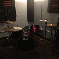 Снимок сделан в The Sweatshop Rehearsal &amp;amp; Recording Studios пользователем Andy J. 10/5/2018