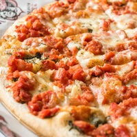 Das Foto wurde bei Dominick&amp;#39;s Pizza and Pasta von Dominick&amp;#39;s Pizza and Pasta am 1/9/2018 aufgenommen